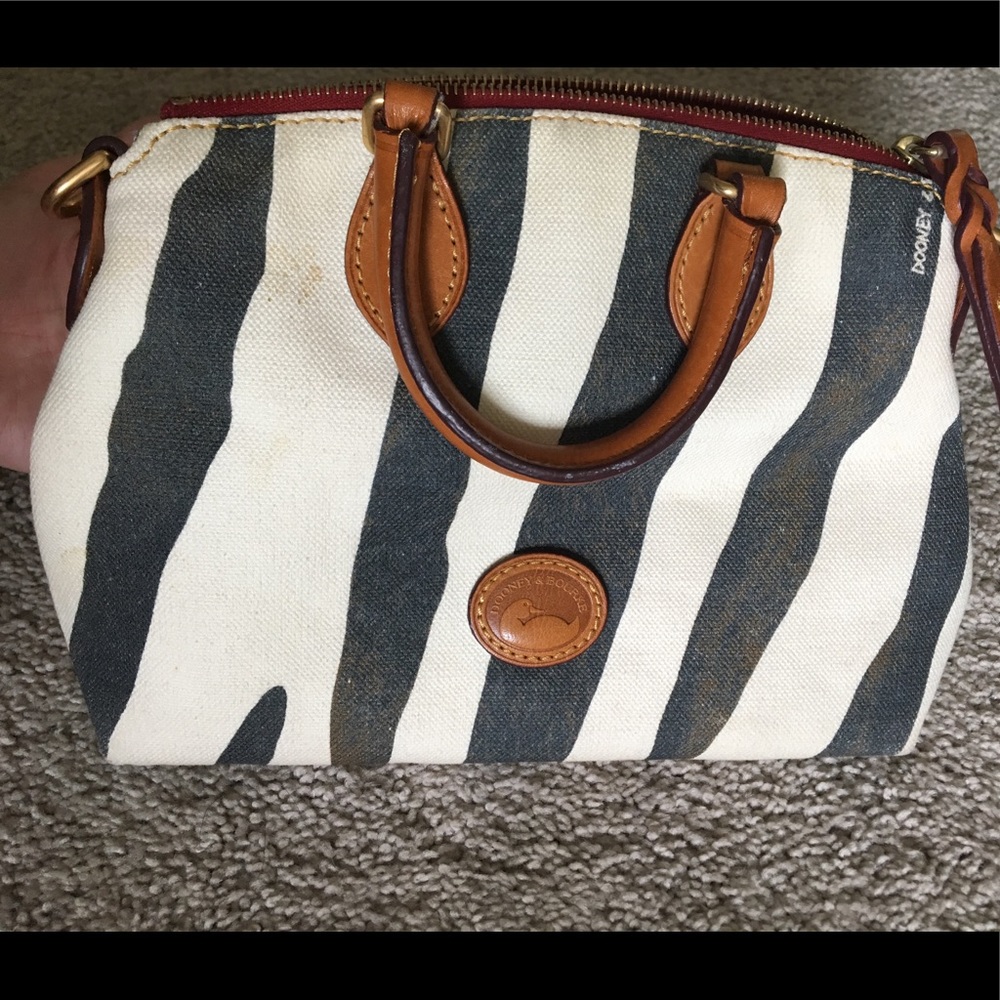 Serengeti Dooney & Bourke handbag w/satchel strap